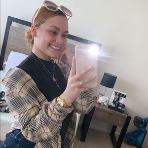 Meet your Posher, Andrea